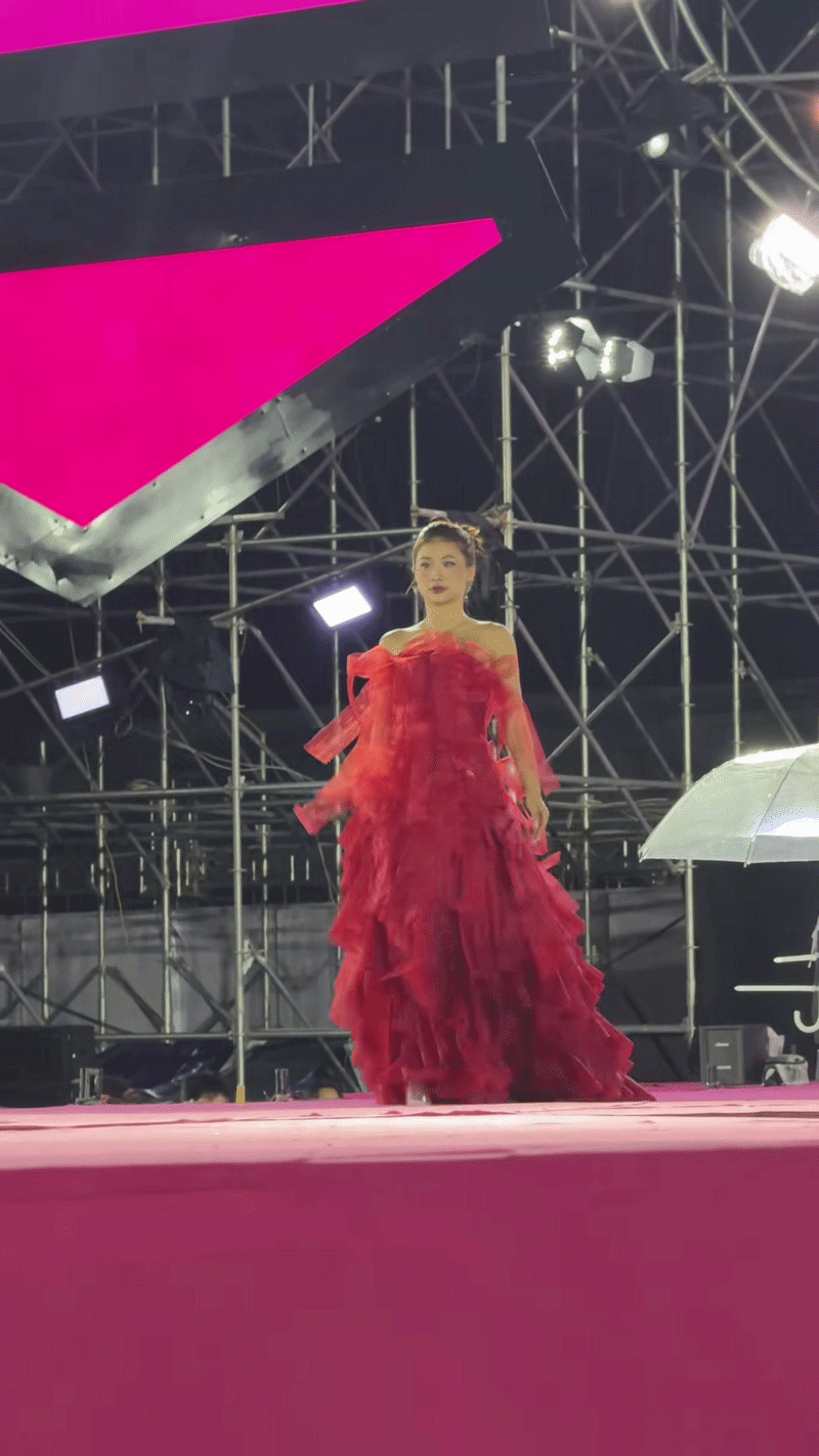 Clip Louis Phạm catwalk: Chiều cao c&oacute; hạn nhưng tự tin dư thừa- Ảnh 3.