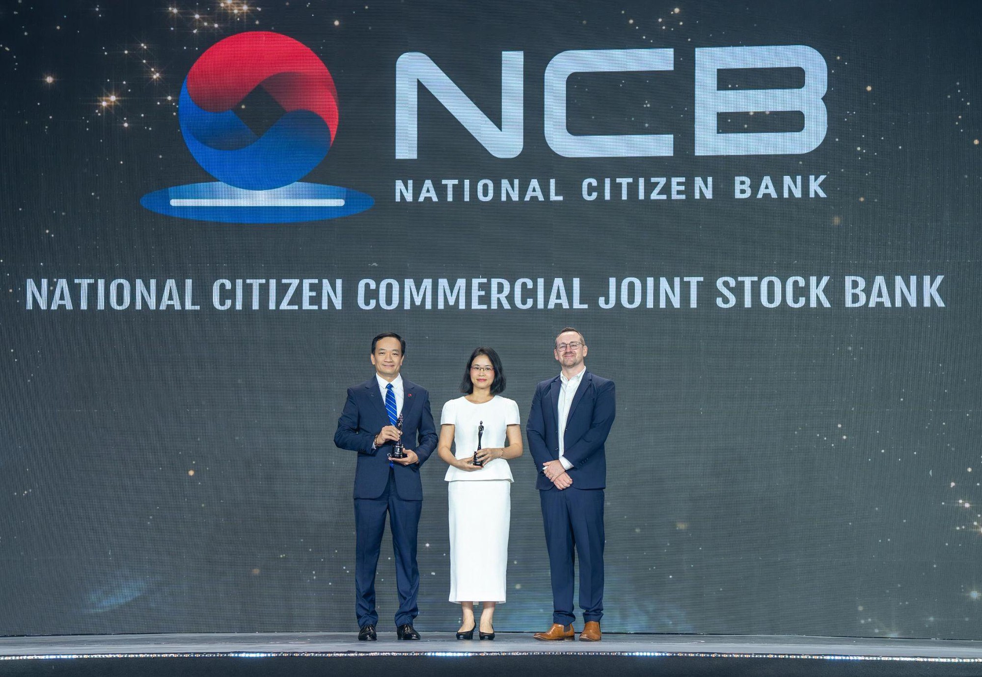 Ng&acirc;n h&agrave;ng NCB nhận 3 giải thưởng quốc tế từ HR Asia Awards 2026 - Ảnh 1.