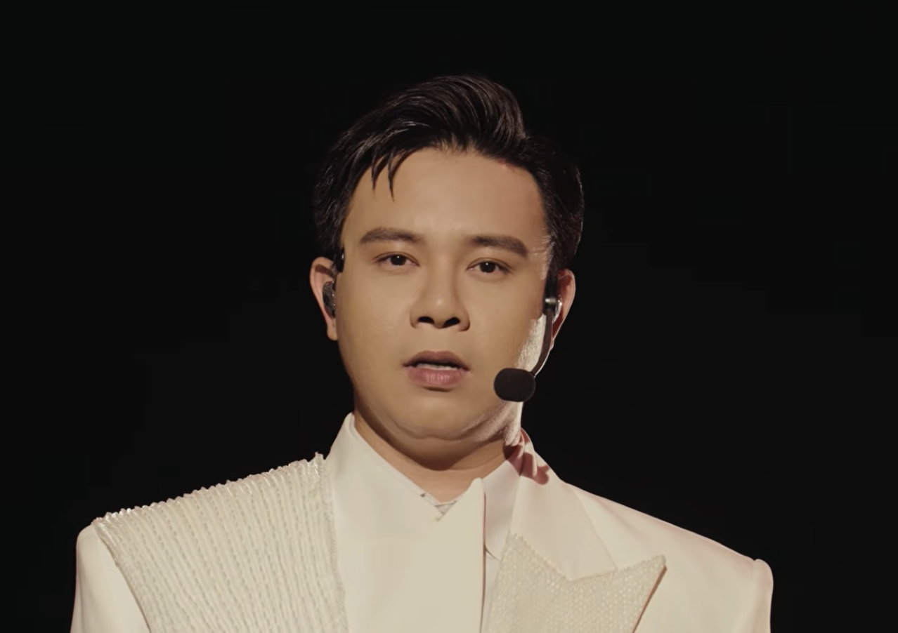 Nam ca sĩ 33 tuổi c&oacute; giao diện &ldquo;c&aacute;n bộ&rdquo; bậc nhất Vbiz: Đi h&aacute;t bị chủ nợ bủa v&acirc;y, từng bị &ldquo;tương t&aacute;c&rdquo; v&igrave; m&oacute;n nợ gần 30 tỷ  - Ảnh 2.