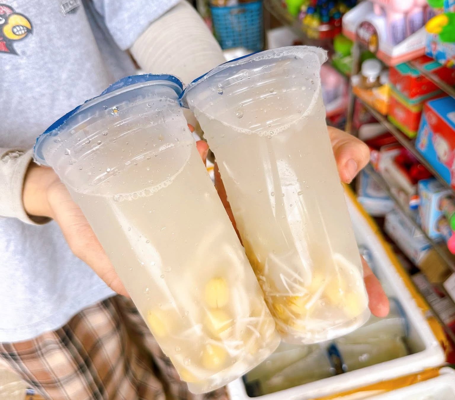 Lời khuy&ecirc;n cho những người hay uống nước dừa- Ảnh 1.