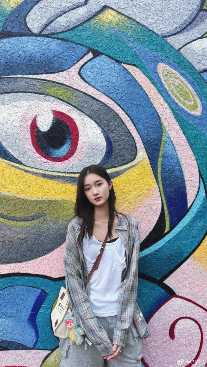 &ldquo;Con g&aacute;i Triệu Vy&rdquo; dậy th&igrave; ngoạn mục sau 13 năm, đẹp đến mức bị cả nước cấm dao k&eacute;o- Ảnh 3.