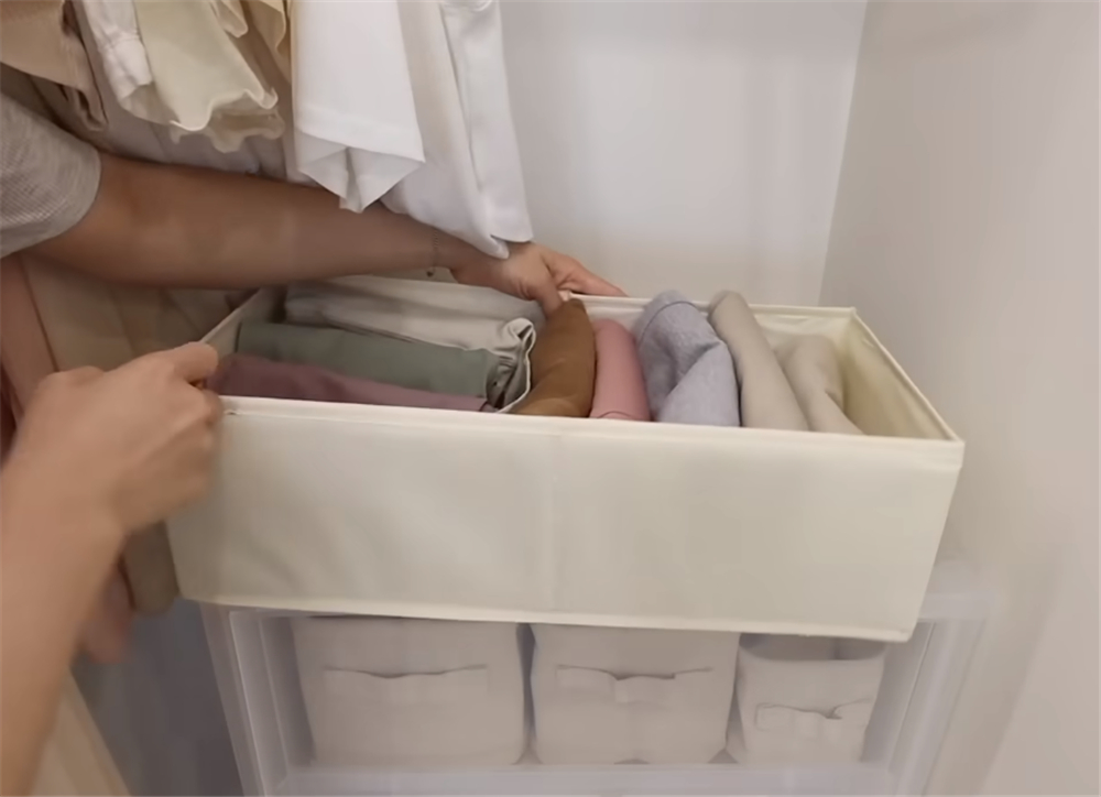 Dọn tủ quần &aacute;o 100 lần vẫn bừa, mua đủ loại hộp đựng vẫn v&ocirc; &iacute;ch, t&ocirc;i mới nhận ra b&iacute; quyết nằm ở điều cuối c&ugrave;ng - Ảnh 1.