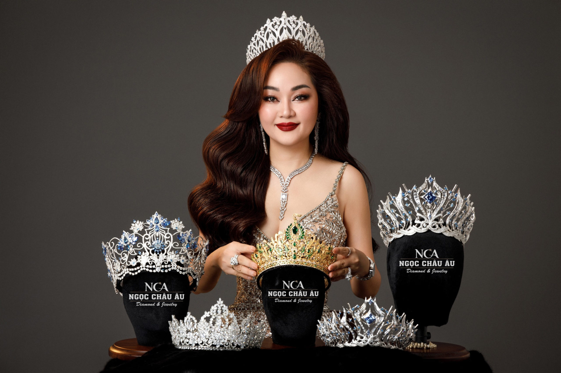 B&agrave; Ho&agrave;ng Thanh Nga vừa bị bắt từng đứng sau m&agrave;n đăng quang của loạt hoa hậu đ&igrave;nh đ&aacute;m Vbiz- Ảnh 2.