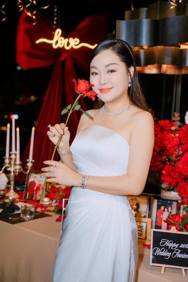 B&agrave; Ho&agrave;ng Thanh Nga vừa bị bắt từng đứng sau m&agrave;n đăng quang của loạt hoa hậu đ&igrave;nh đ&aacute;m Vbiz- Ảnh 10.