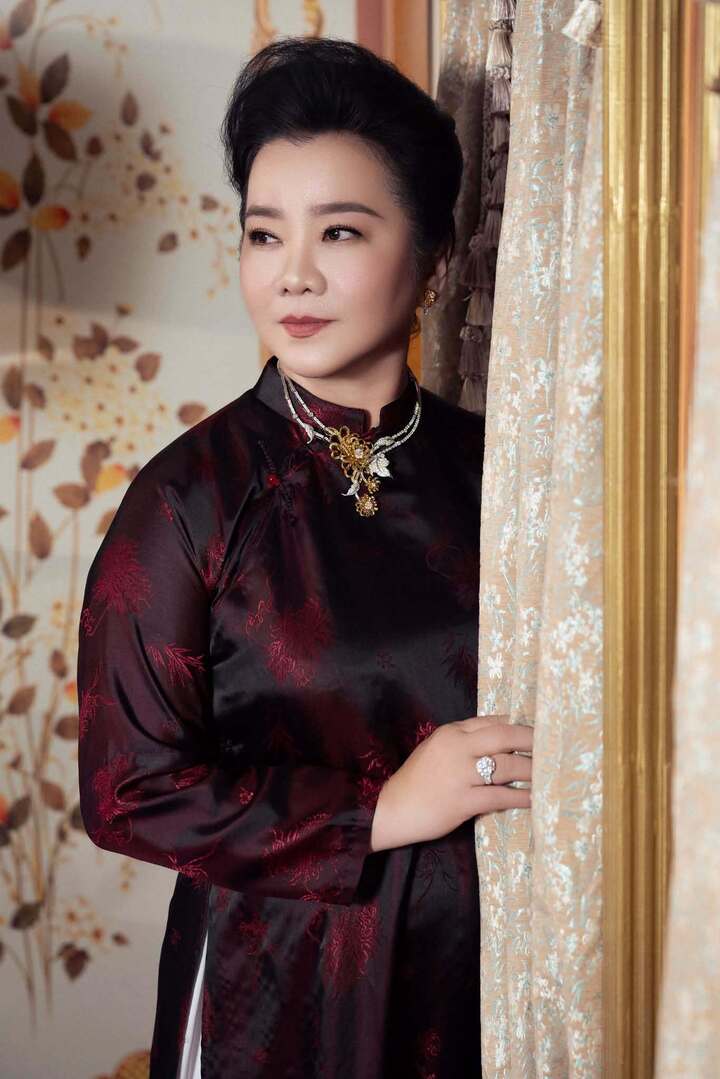 Bất ngờ th&acirc;n thế người đ&oacute;ng mẹ ruột Nam Phương Ho&agrave;ng hậu trong phim c&oacute; H&agrave; Tăng- Ảnh 2.