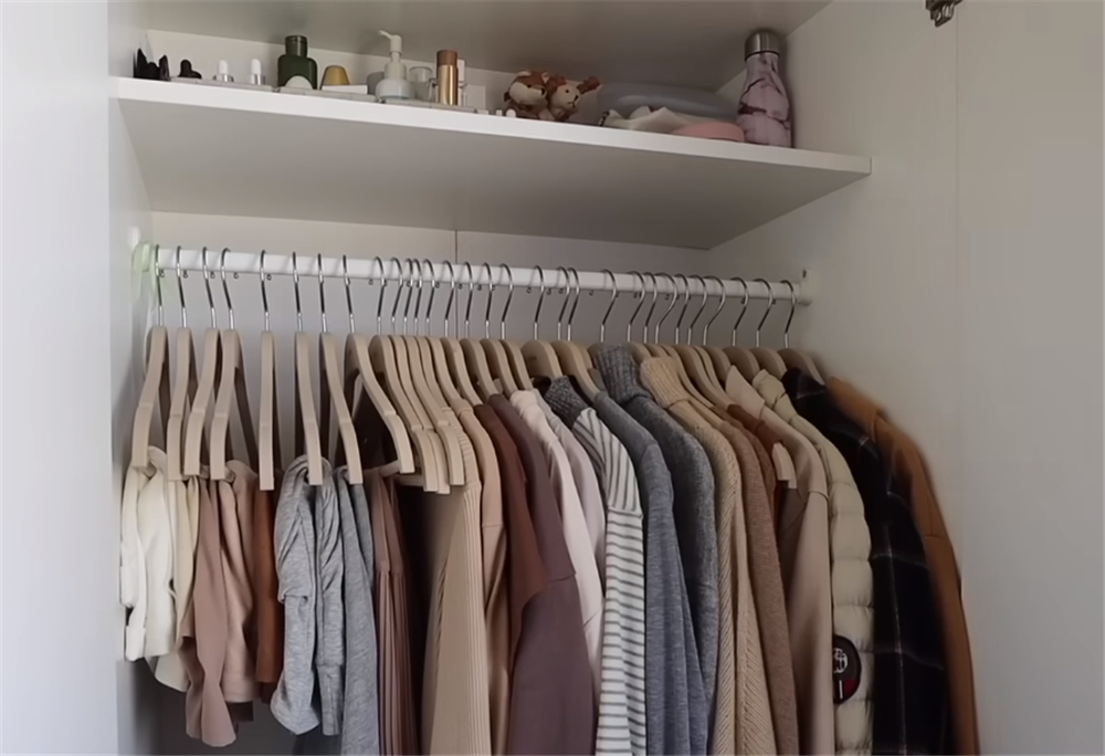 Dọn tủ quần &aacute;o 100 lần vẫn bừa, mua đủ loại hộp đựng vẫn v&ocirc; &iacute;ch, t&ocirc;i mới nhận ra b&iacute; quyết nằm ở điều cuối c&ugrave;ng - Ảnh 3.