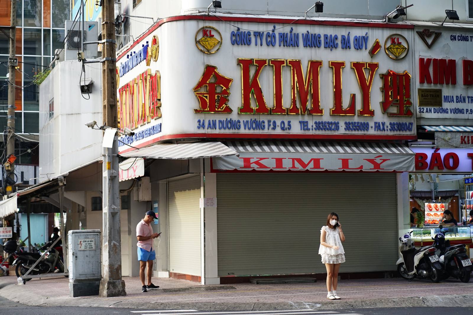 Ghi nhận chiều 14/7: Loạt tiệm v&agrave;ng Ngọc T&acirc;m, Kim L&yacute; "cửa đ&oacute;ng then c&agrave;i", nội dung th&ocirc;ng b&aacute;o g&acirc;y ch&uacute; &yacute;- Ảnh 2.