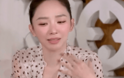 T&oacute;c Ti&ecirc;n: "T&ocirc;i chỉ mong m&igrave;nh kh&ocirc;ng bị chửi"- Ảnh 1.