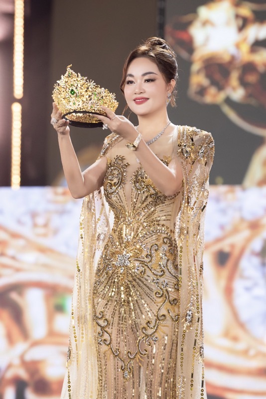 B&agrave; Ho&agrave;ng Thanh Nga vừa bị bắt từng đứng sau m&agrave;n đăng quang của loạt hoa hậu đ&igrave;nh đ&aacute;m Vbiz- Ảnh 4.