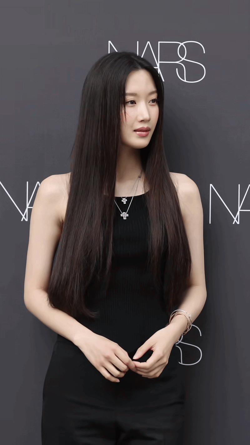 Moon Ga Young lộ diện sau nghi vấn t&igrave;nh cảm với Lee Jong Suk, kh&ocirc;ng giấu được 1 điều- Ảnh 5.