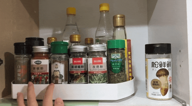 Đừng chất chồng chai lọ tr&ecirc;n mặt bếp nữa: 6 c&aacute;ch lưu trữ gia vị khiến nhiều người tiếc v&igrave; biết qu&aacute; muộn - Ảnh 2.