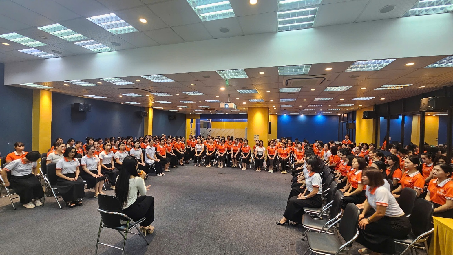 Chuy&ecirc;n gia đ&agrave;o tạo phong th&aacute;i Khiếu Lan Anh v&agrave; h&agrave;nh tr&igrave;nh gi&uacute;p người trẻ thay đổi bản th&acirc;n - Ảnh 4.