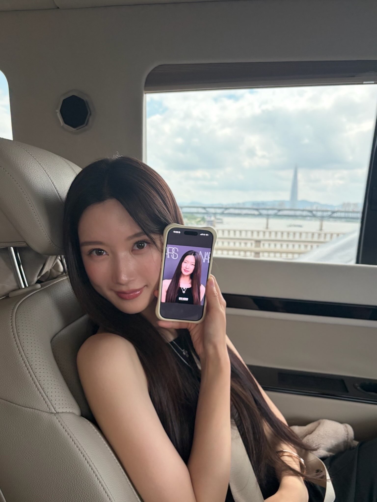 Moon Ga Young lộ diện sau nghi vấn t&igrave;nh cảm với Lee Jong Suk, kh&ocirc;ng giấu được 1 điều- Ảnh 6.