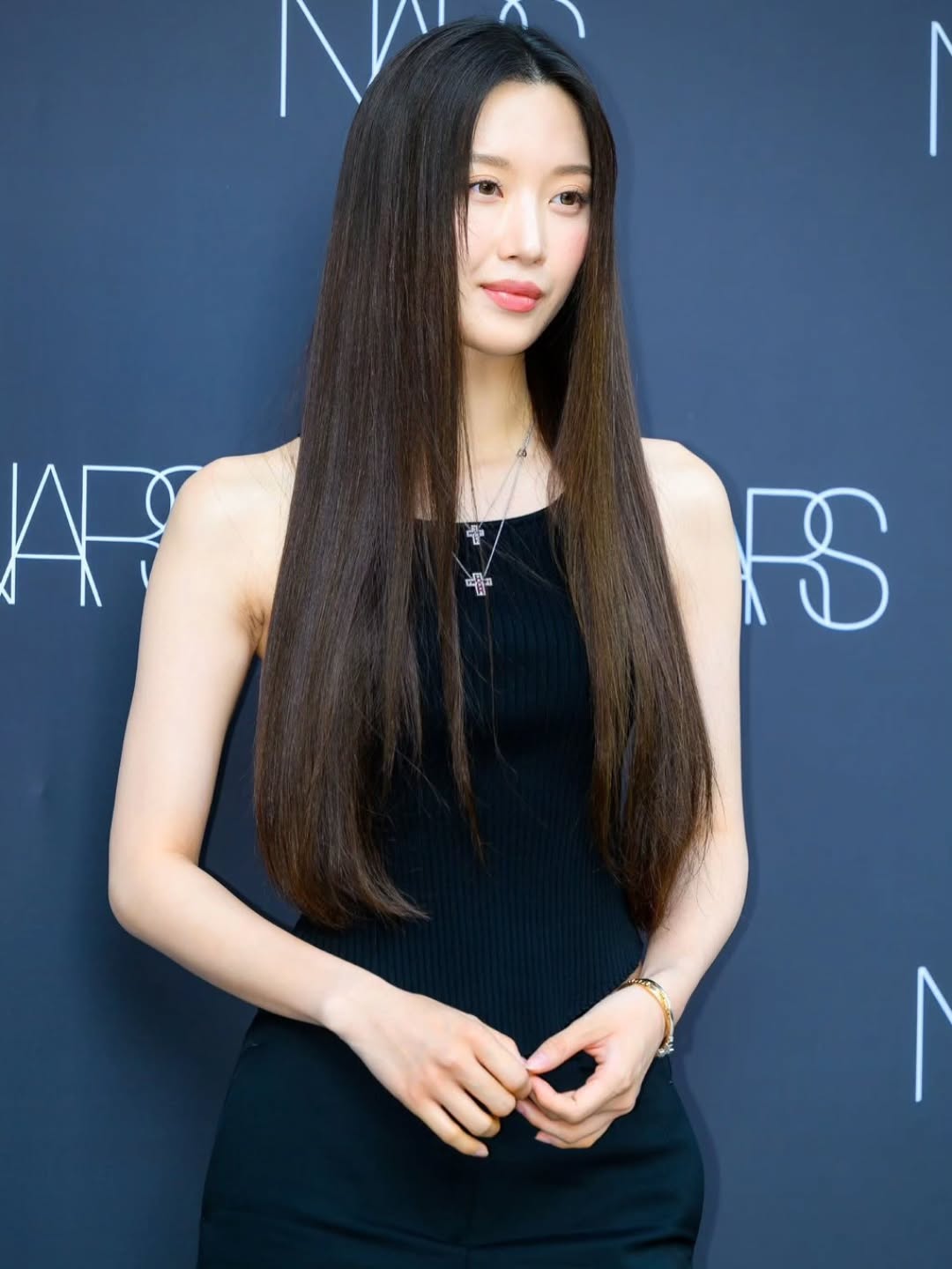 Moon Ga Young lộ diện sau nghi vấn t&igrave;nh cảm với Lee Jong Suk, kh&ocirc;ng giấu được 1 điều- Ảnh 4.