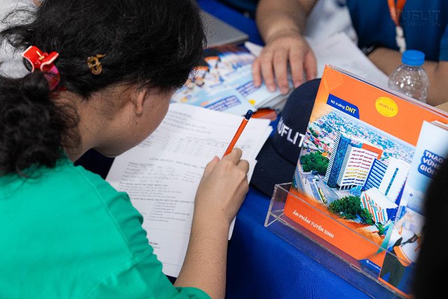 Thời điểm v&agrave;ng chốt nguyện vọng: Chọn HUFLIT l&agrave;m nguyện vọng 1, nhận học bổng hấp dẫn - Ảnh 1.