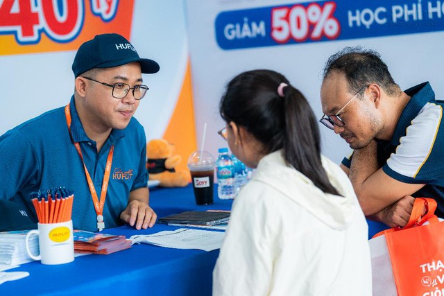 Thời điểm v&agrave;ng chốt nguyện vọng: Chọn HUFLIT l&agrave;m nguyện vọng 1, nhận học bổng hấp dẫn - Ảnh 2.