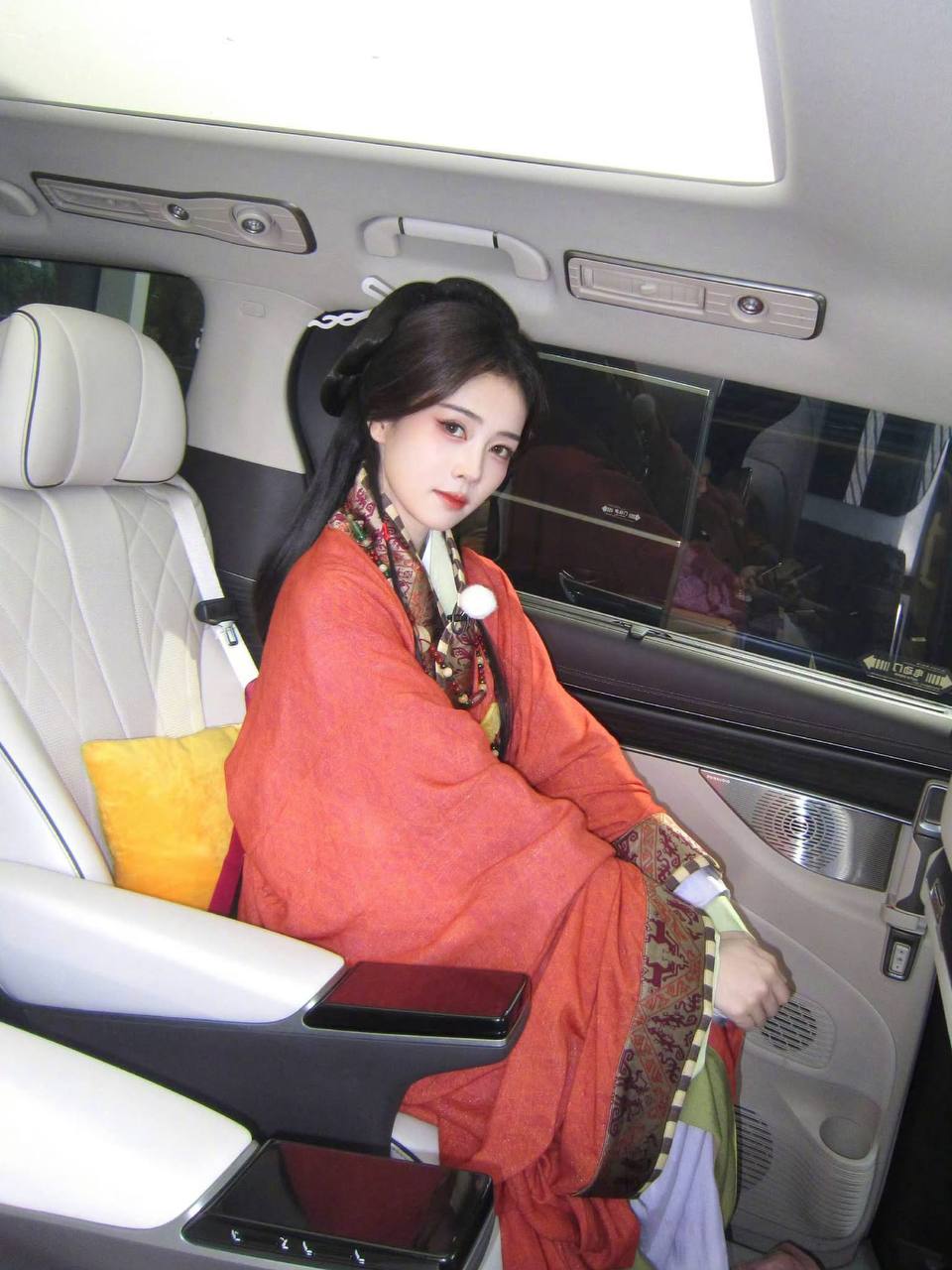 Bạch Lộc nhận chỉ tr&iacute;ch v&igrave; makeup đậm, Chương Nhược Nam cũng bị k&eacute;o v&agrave;o drama- Ảnh 6.