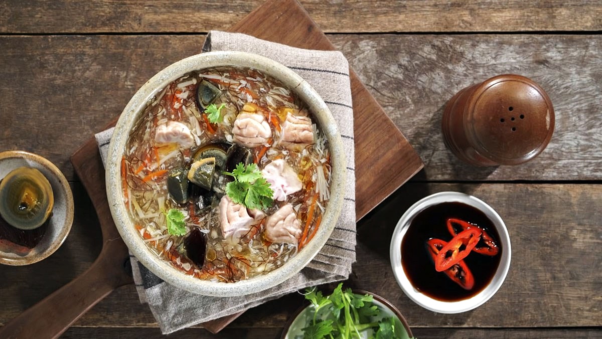 T&oacute;c Ti&ecirc;n "tắc tiếng" v&igrave; b&aacute;nh t&oacute;c ti&ecirc;n, biểu cảm sượng tr&acirc;n v&igrave; vật thể lạ kẹt lại  - Ảnh 6.