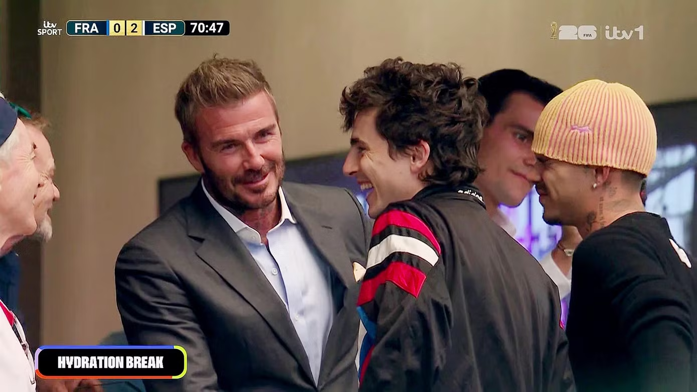 David Beckham đọ visual với Timoth&eacute;e Chalamet tr&ecirc;n kh&aacute;n đ&agrave;i World Cup: Ai hơn ai?- Ảnh 6.
