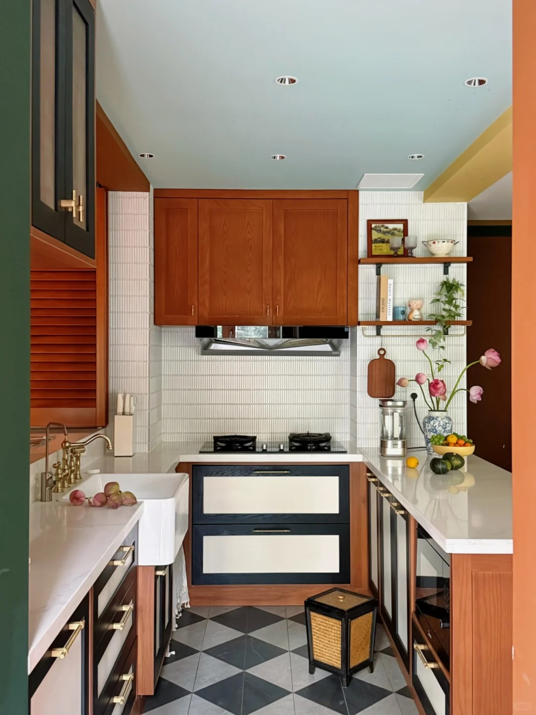 Cải tạo ban c&ocirc;ng 1m2 th&agrave;nh ph&ograve;ng tắm, kh&ocirc;ng đi l&agrave;m vẫn sống rất chill: Cuộc sống khiến nhiều người t&ograve; m&ograve;- Ảnh 10.