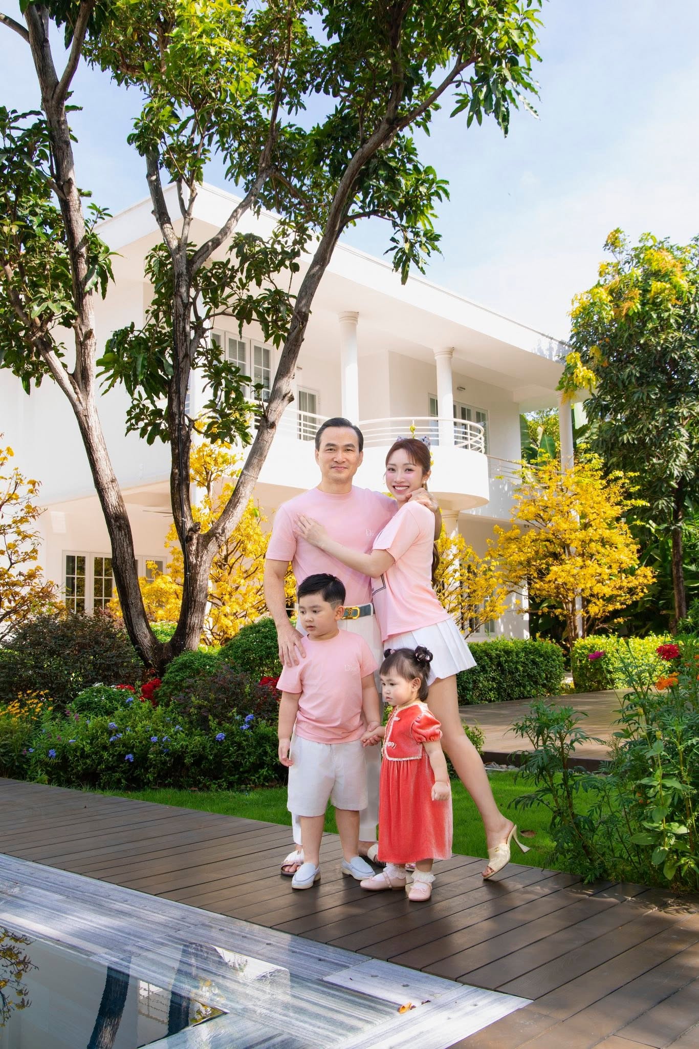 Nữ đại gia n&oacute;i về chồng l&agrave; t&agrave;i tử đ&igrave;nh đ&aacute;m: "Để gia đ&igrave;nh &ecirc;m ấm, anh ấy hợp t&aacute;c diễn 10 ph&uacute;t rồi chạy" - Ảnh 2.