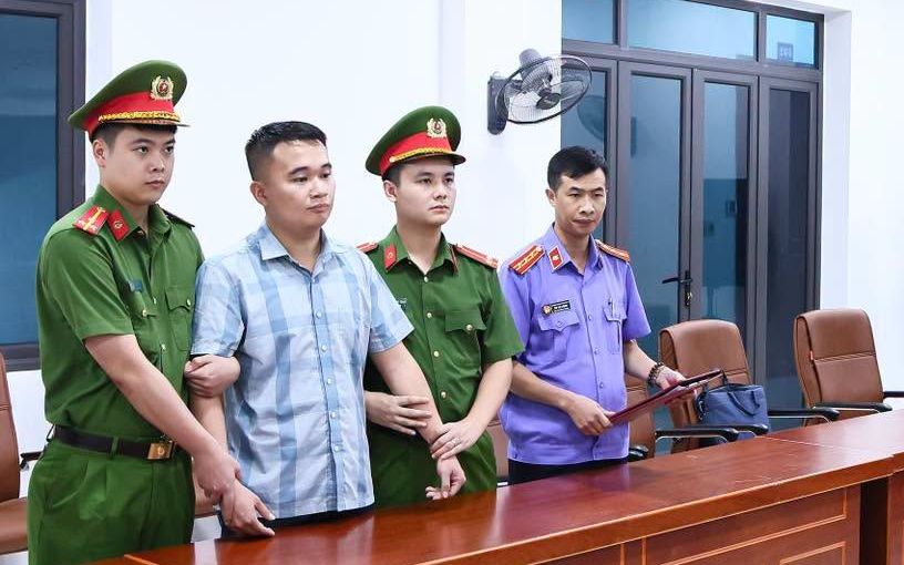 Hiệu trưởng Trường THPT Chuy&ecirc;n Tuy&ecirc;n Quang bị khởi tố trong vụ gian lận thi cử - Ảnh 1.
