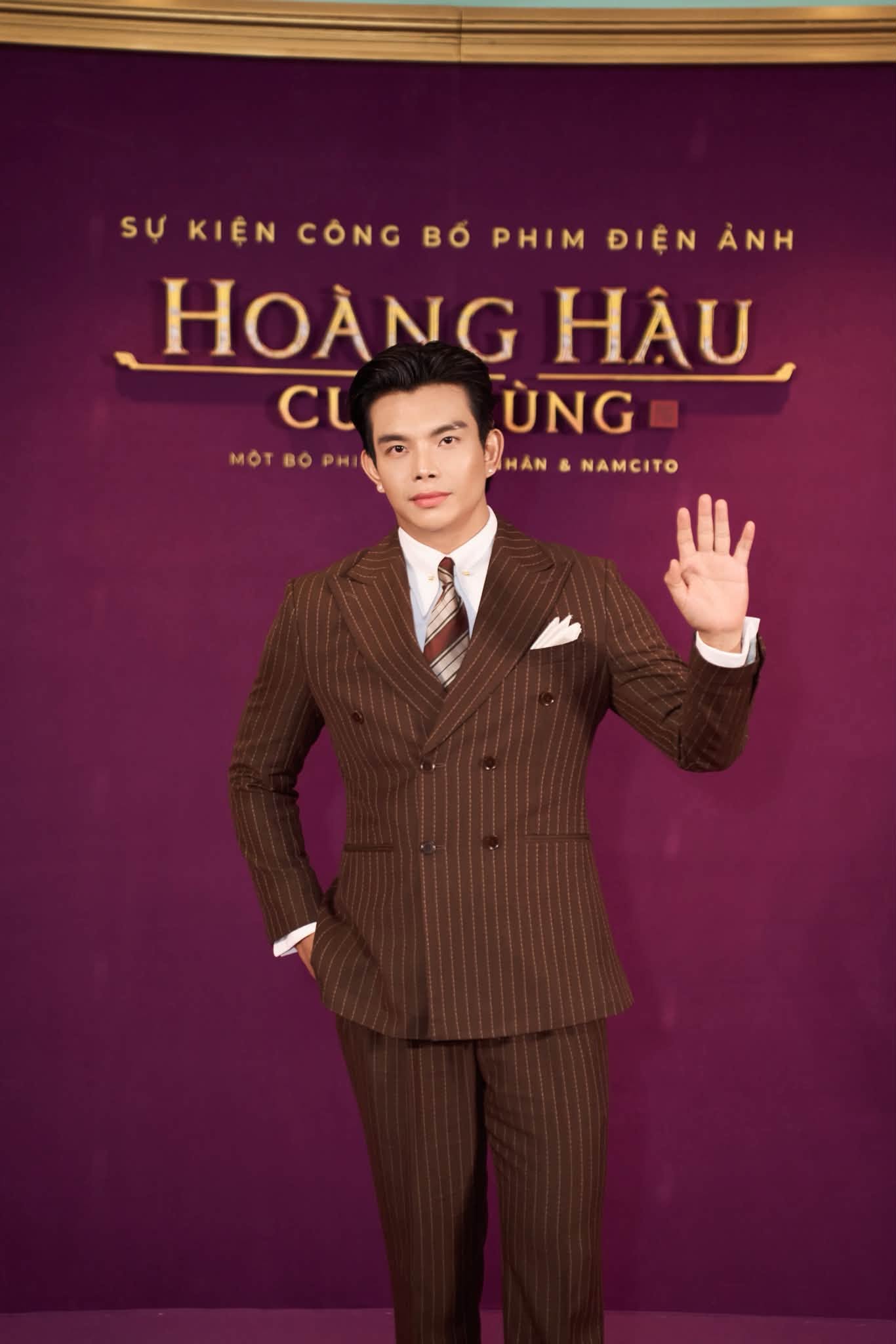 NTK Đỗ Long gặp biến: Xuất hiện người đ&agrave;n &ocirc;ng lạ mặt quậy ph&aacute;, camera ghi lại cảnh tượng tại cửa h&agrave;ng g&acirc;y sốc- Ảnh 3.