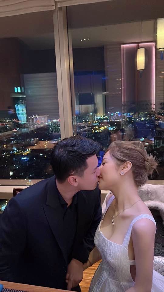 Mẹ đơn th&acirc;n cưới nam diễn vi&ecirc;n phim giờ v&agrave;ng nổi tiếng k&eacute;m 6 tuổi: "Em kh&ocirc;ng sợ chồng c&oacute; bồ"- Ảnh 1.