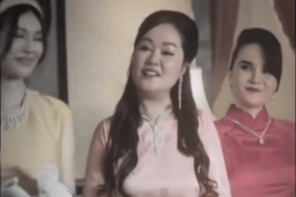 Bộ phim vận v&agrave;o đời &Aacute; hậu Việt vừa bị bắt trong đường d&acirc;y bu&ocirc;n lậu kim cương xuy&ecirc;n quốc gia- Ảnh 2.