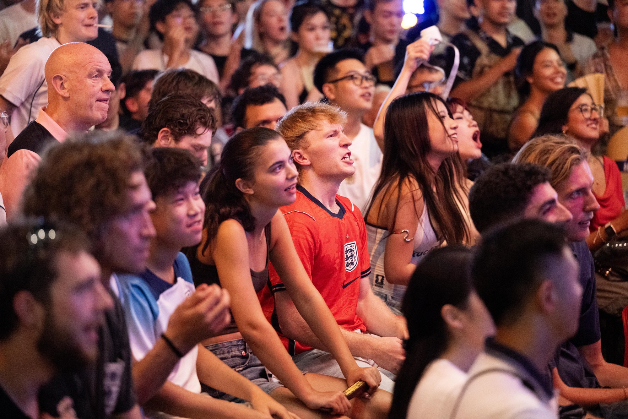 Kh&ocirc;ng kh&iacute; cổ vũ trận b&aacute;n kết World Cup 2026 tại H&agrave; Nội v&agrave; TP.HCM l&uacute;c n&agrave;y: &ldquo;N&oacute;ng&rdquo; c&ograve;n hơn tr&ecirc;n s&acirc;n! - Ảnh 11.