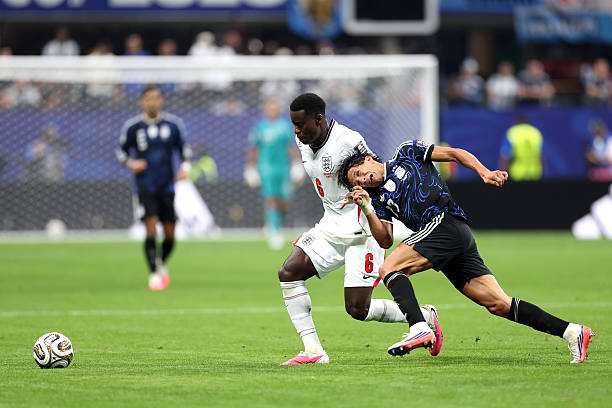 Khoảnh khắc "căng như d&acirc;y đ&agrave;n" trận Anh đấu Argentina: 19 pha phạm lỗi, b&aacute;n kết World Cup m&agrave; ngỡ "s&agrave;n đấu MMA" - Ảnh 4.