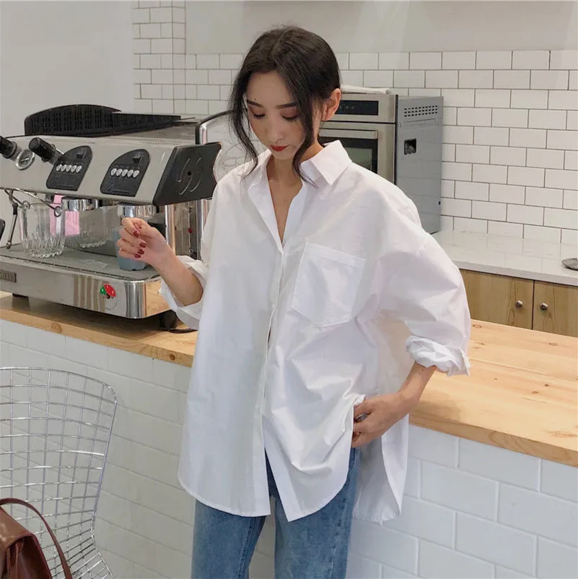 Chỉ cần 1 chiếc &aacute;o sơ mi trắng l&agrave; c&oacute; ngay cả tuần mặc đẹp: 8 c&ocirc;ng thức phối đồ ai cũng n&ecirc;n lưu lại- Ảnh 7.