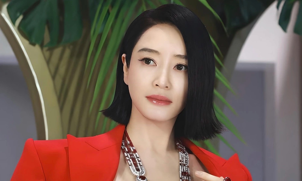 Bảo đ&acirc;y l&agrave; gương mặt của người 56 tuổi chẳng ai tin: Visual quay ngược thời gian, tu mấy kiếp mới trẻ được vậy- Ảnh 4.