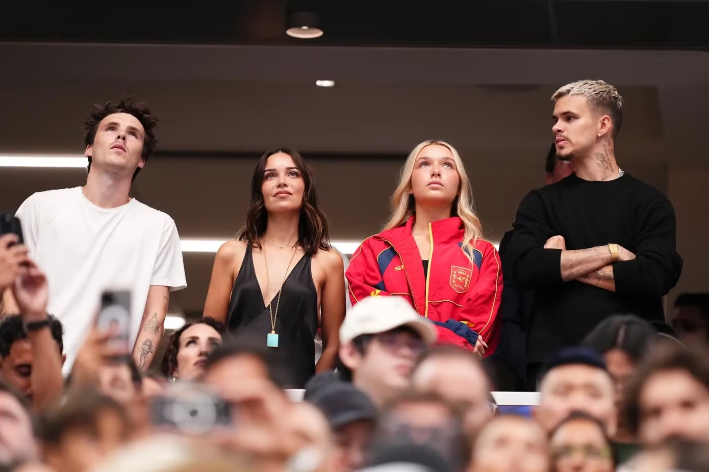 David Beckham đọ visual với Timoth&eacute;e Chalamet tr&ecirc;n kh&aacute;n đ&agrave;i World Cup: Ai hơn ai?- Ảnh 3.