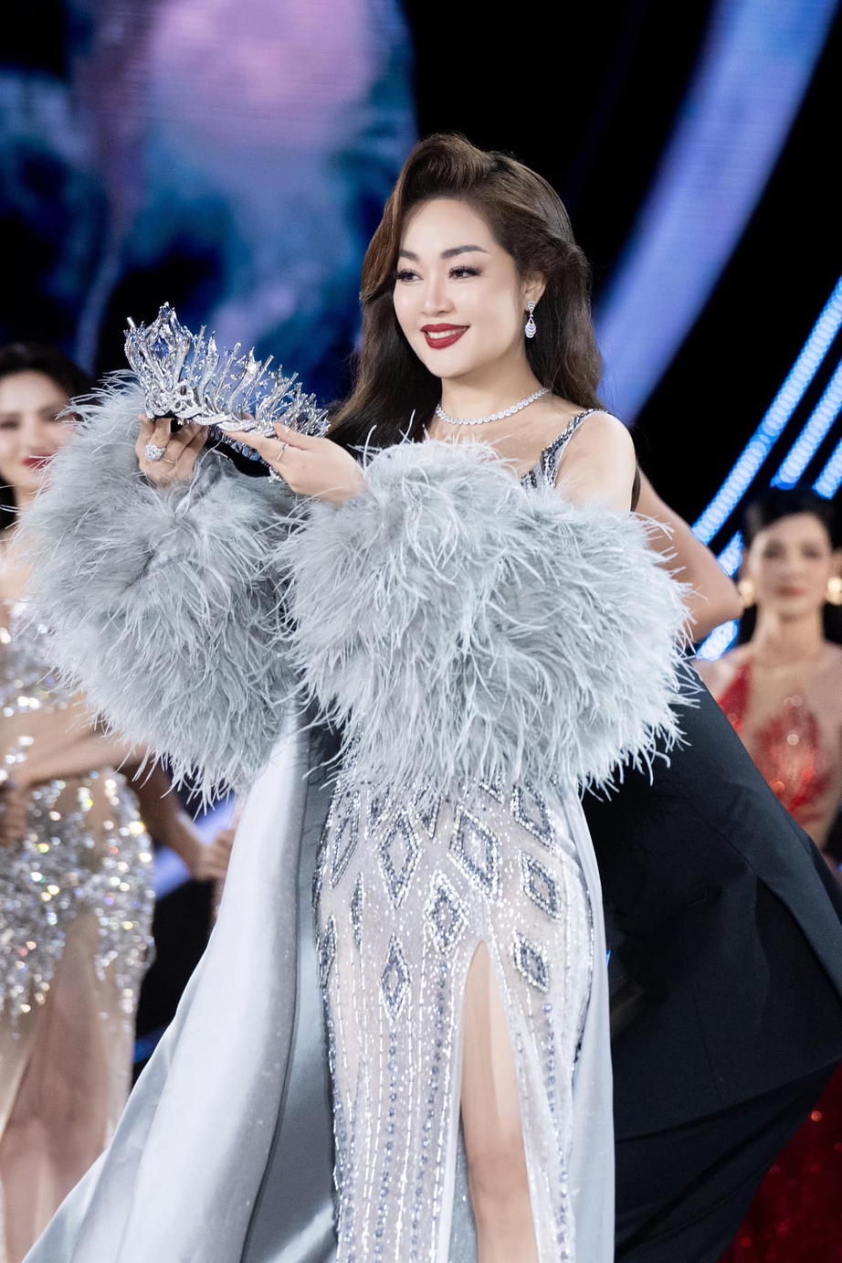 Bộ phim vận v&agrave;o đời &Aacute; hậu Việt vừa bị bắt trong đường d&acirc;y bu&ocirc;n lậu kim cương xuy&ecirc;n quốc gia- Ảnh 1.