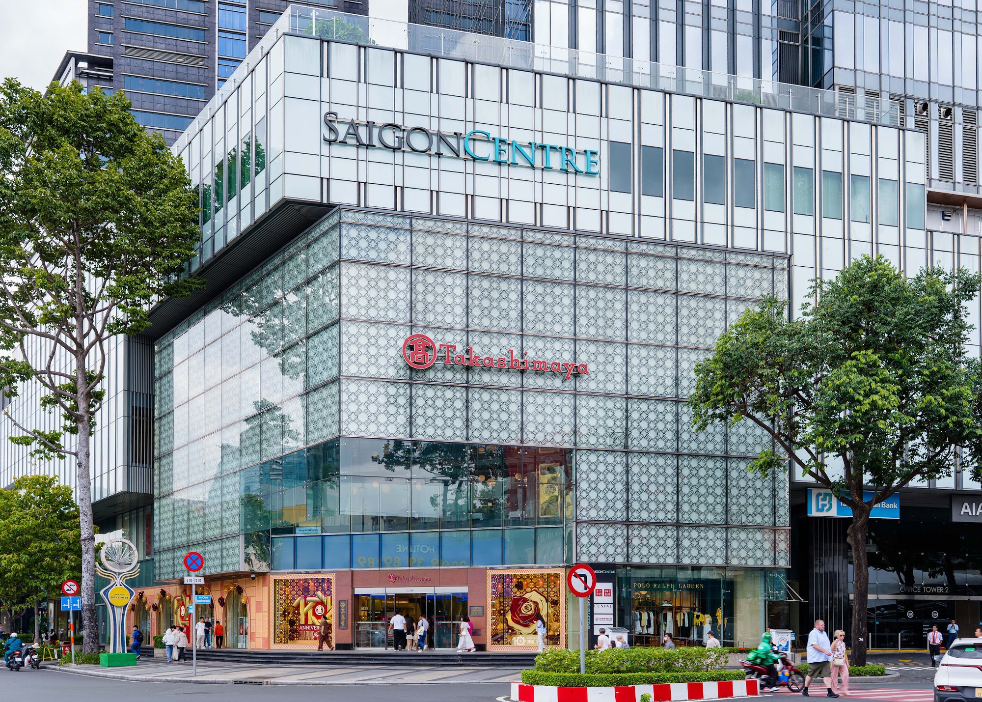 Đón tuổi lên 10, Takashimaya trang hoàng rực rỡ và tung chuỗi hoạt động đặc sắc - Ảnh 1.
