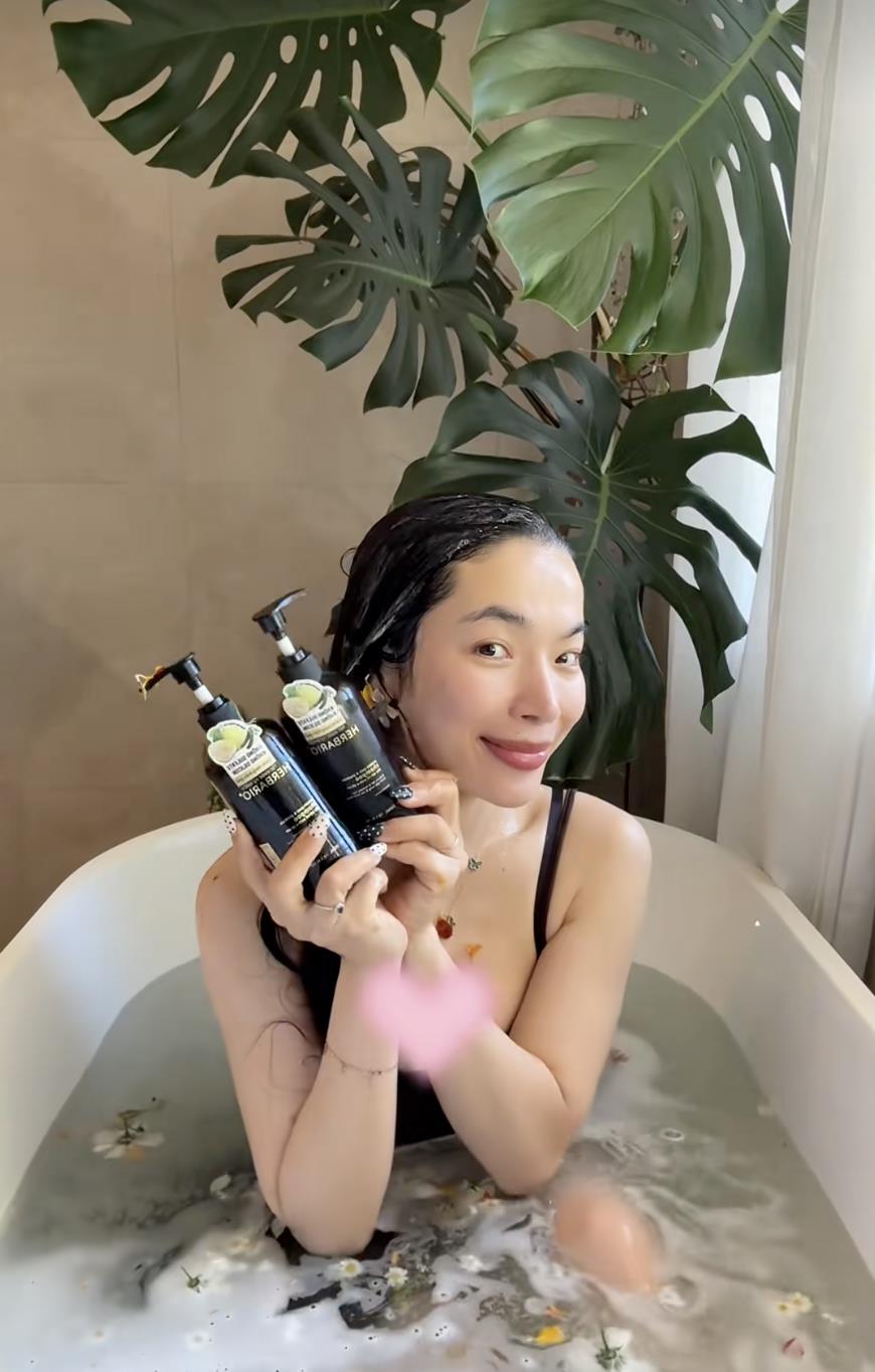 Từ &ldquo;mượt ảo&rdquo; đến &ldquo;khoẻ thật&rdquo;: Theo ch&acirc;n Happi Phạm &ldquo;bắt bệnh&rdquo; da dầu, dưỡng t&oacute;c giảm rụng với Herbario - Ảnh 4.