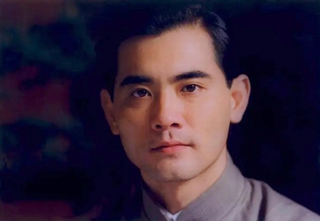 Nam diễn vi&ecirc;n đẹp trai số 1 showbiz bỏ phố về qu&ecirc; nu&ocirc;i vịt chăn ngan, nay cạo trọc đầu ph&aacute;t tướng kh&ocirc;ng thể nhận ra- Ảnh 4.