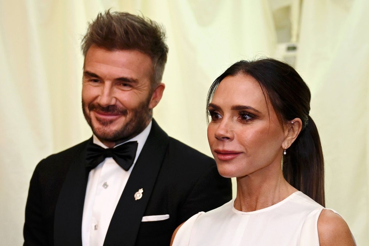 Đang k&eacute;o cả nh&agrave; đi xem World Cup, vợ chồng David - Victoria Beckham b&agrave;ng ho&agrave;ng nhận tin sốc- Ảnh 3.