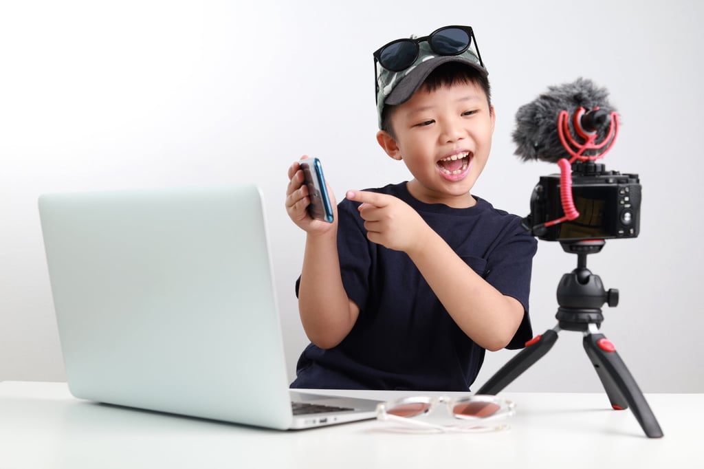 B&eacute; g&aacute;i 3 tuổi nặng tới 35kg v&igrave; bị bố mẹ &eacute;p ăn để livestream kiếm tiền- Ảnh 2.