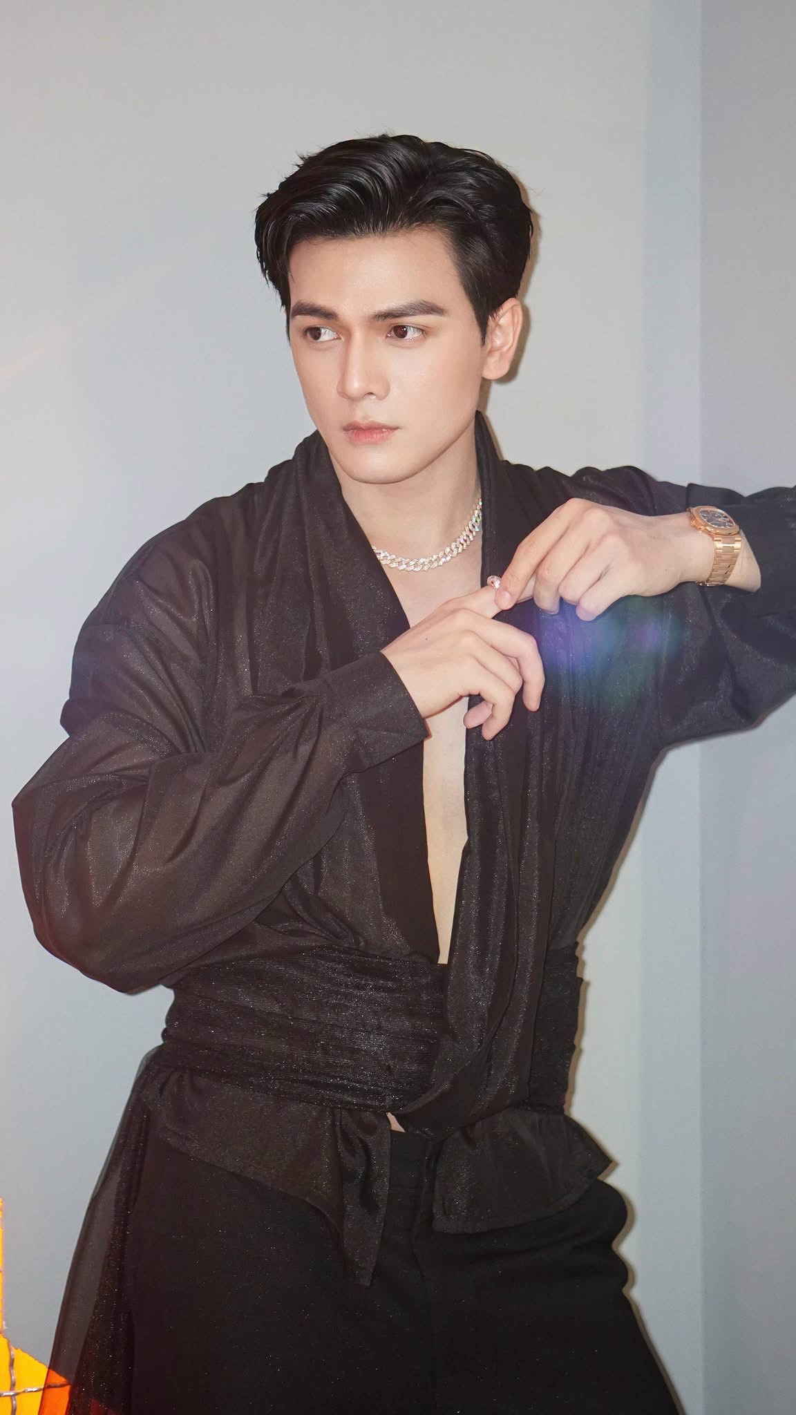 Nam thần trăm Việt tỷ bỏ nghề VĐV v&agrave;o showbiz: Sống đời đại gia, vừa cất giọng h&aacute;t g&acirc;y "chấn động"- Ảnh 9.