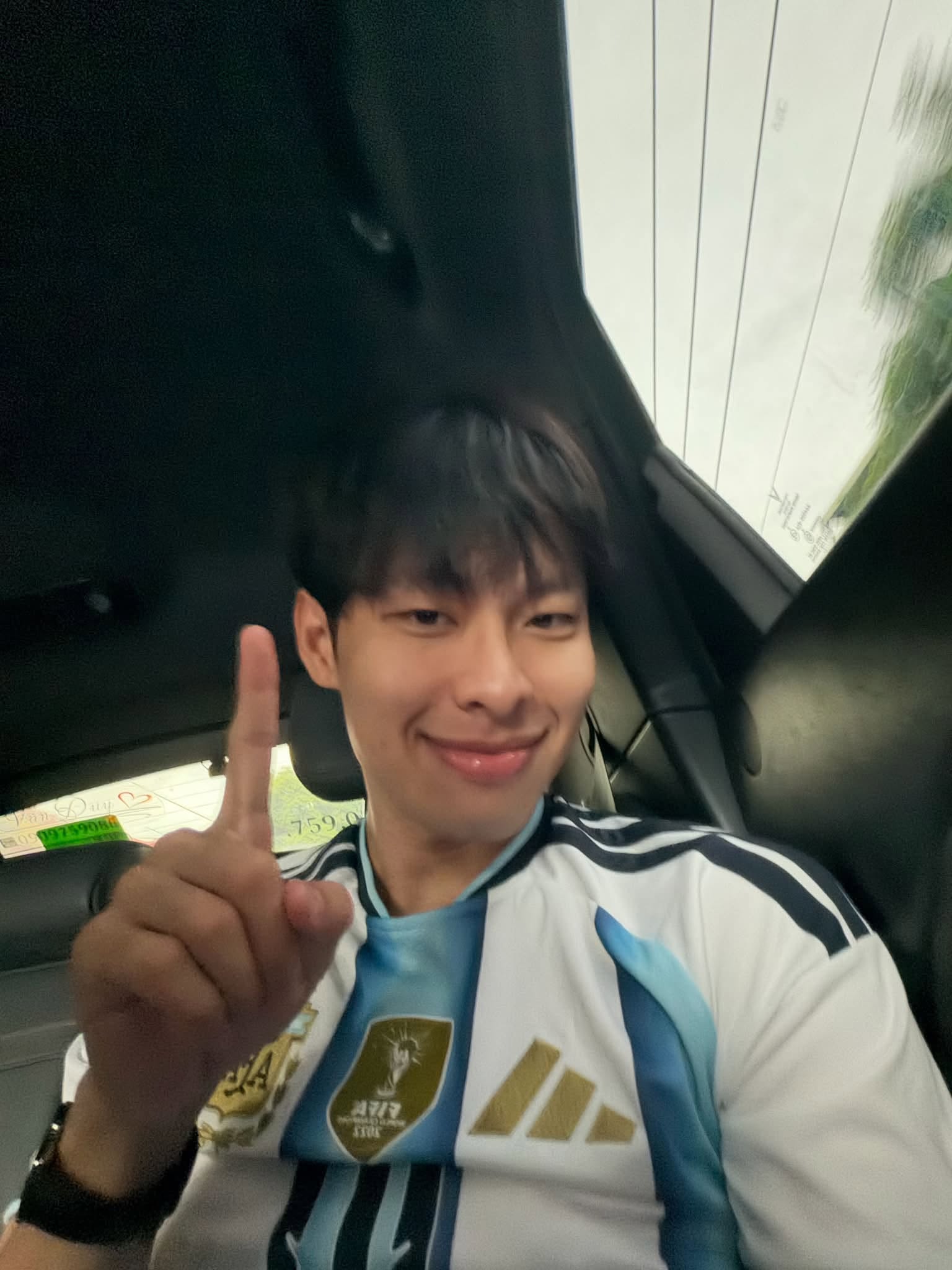 Một sao Việt kh&oacute;c r&ograve;ng cả World Cup, đ&ograve;i "đu" Messi nhưng bị bạn g&aacute;i tố- Ảnh 1.