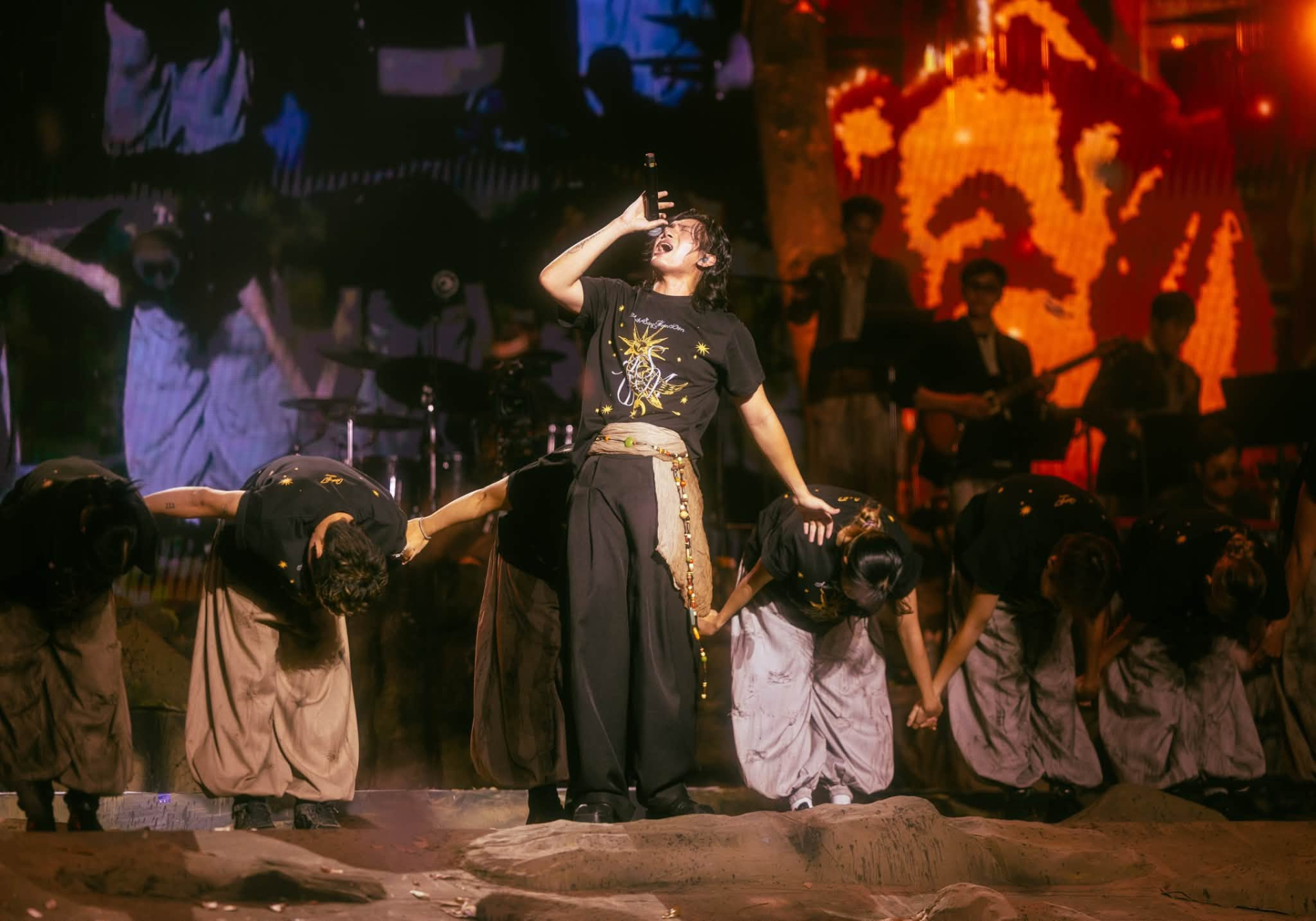 Kh&ocirc;ng thể hết "wow" với ca sĩ n&agrave;y: L&agrave;m concert lỗ 3 tỷ, quay MV 5 tiếng m&agrave; nghệ tuyệt đối- Ảnh 9.