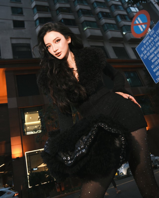 11 gi&acirc;y catwalk chinh phục cả triệu người của &Aacute; hậu Việt, body chuẩn đẹp khỏe l&agrave; đ&acirc;y!- Ảnh 4.