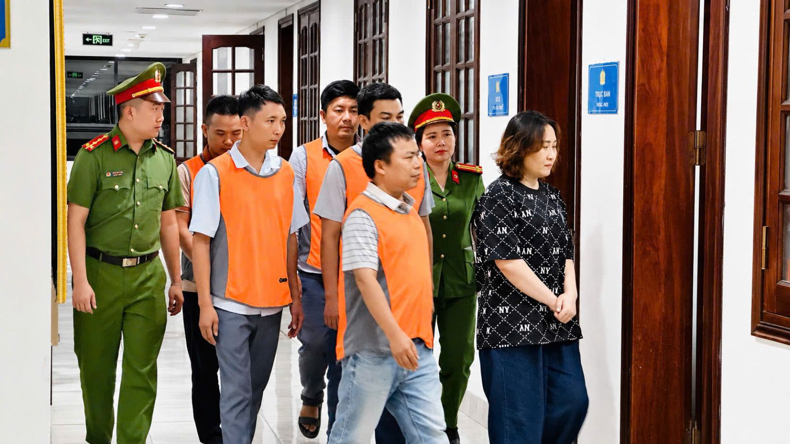 Ra lệnh bắt tạm giam Giám đốc Lê Thị Hồng, Phó Giám đốc Đào Xuân Trường và hàng loạt nhân viên- Ảnh 1.