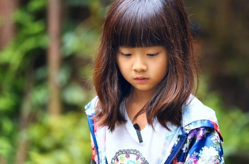 Sao nh&iacute; "Bố ơi m&igrave;nh đi đ&acirc;u thế" bị cả MXH ch&ecirc; cười: Tất cả chỉ v&igrave; &ocirc;ng bố nổi tiếng m&ecirc; x&acirc;y dựng h&igrave;nh tượng "con g&aacute;i học giỏi"!- Ảnh 2.