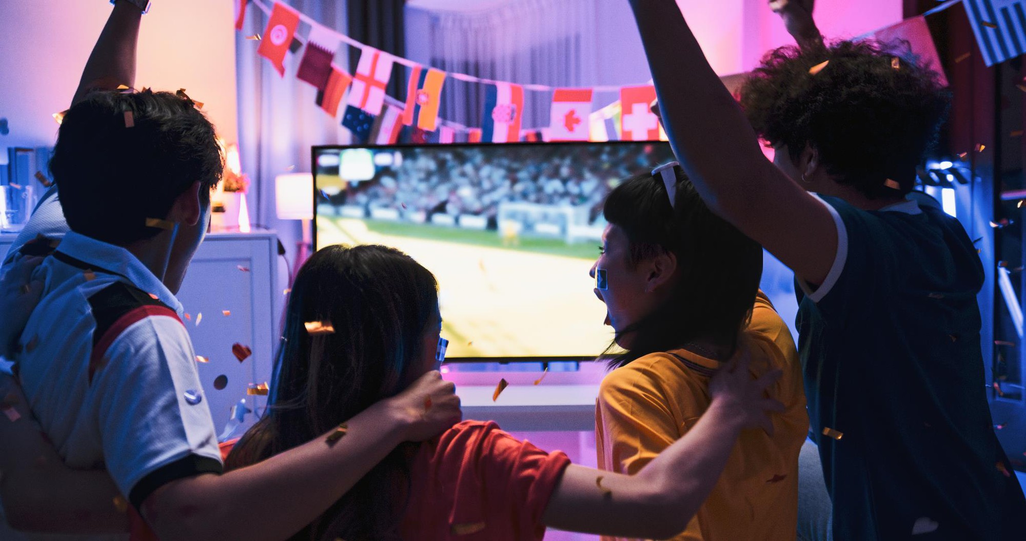 Khi World Cup trở th&agrave;nh k&yacute; ức chung của c&aacute;c thể hệ người Việt - Ảnh 1.