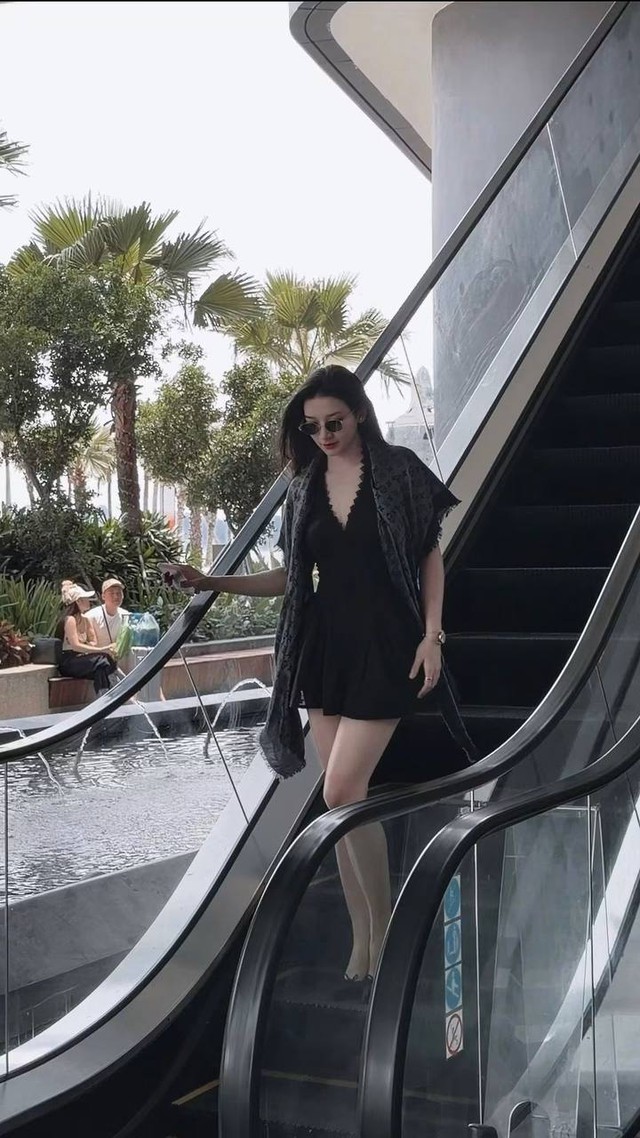 11 gi&acirc;y catwalk chinh phục cả triệu người của &Aacute; hậu Việt, body chuẩn đẹp khỏe l&agrave; đ&acirc;y!- Ảnh 7.