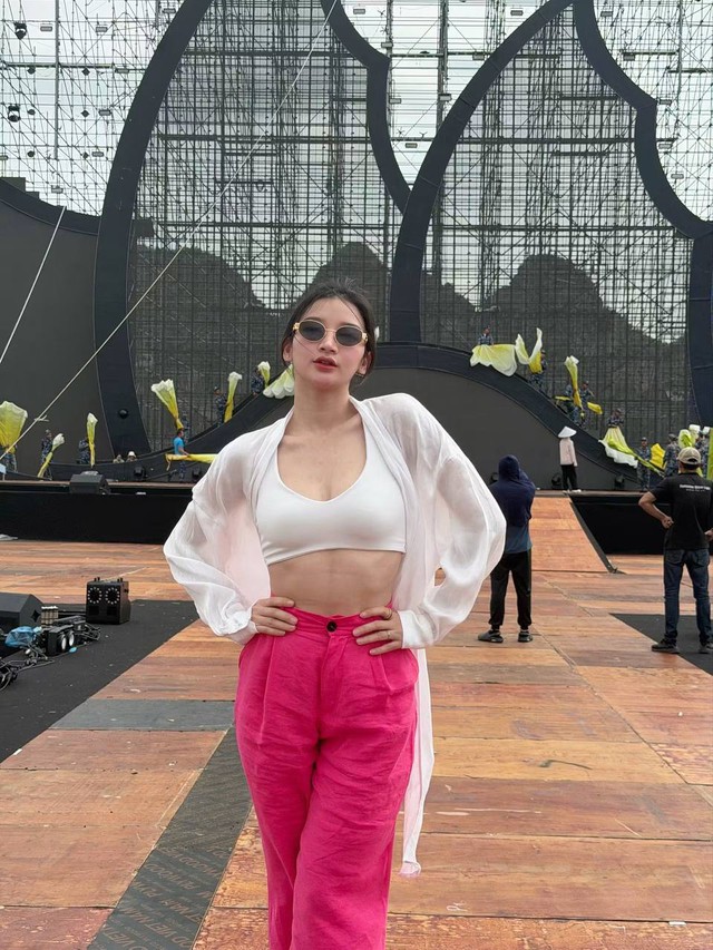 11 gi&acirc;y catwalk chinh phục cả triệu người của &Aacute; hậu Việt, body chuẩn đẹp khỏe l&agrave; đ&acirc;y!- Ảnh 8.