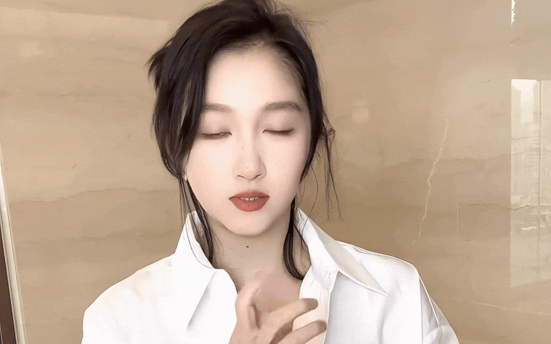 Kh&ocirc;ng c&oacute; phụ nữ xấu, chỉ c&oacute; phụ nữ lười: Đu trend chăm da mờ th&acirc;m mụn đỉnh cao 10 ph&uacute;t buổi s&aacute;ng của Quan Hiểu Đồng- Ảnh 1.